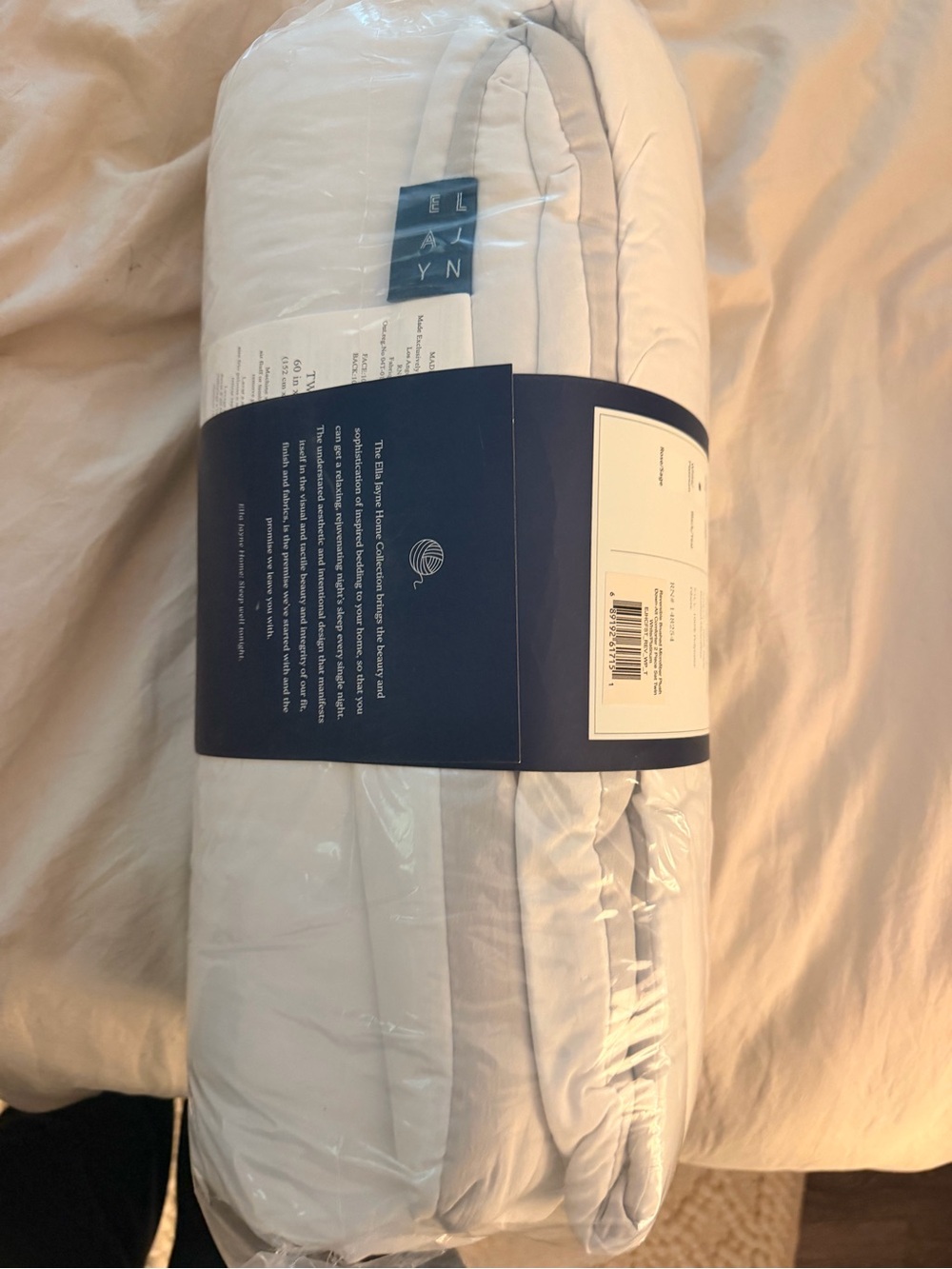 Down-Alternative Reversible Comforter Set - white/grey brand new in package